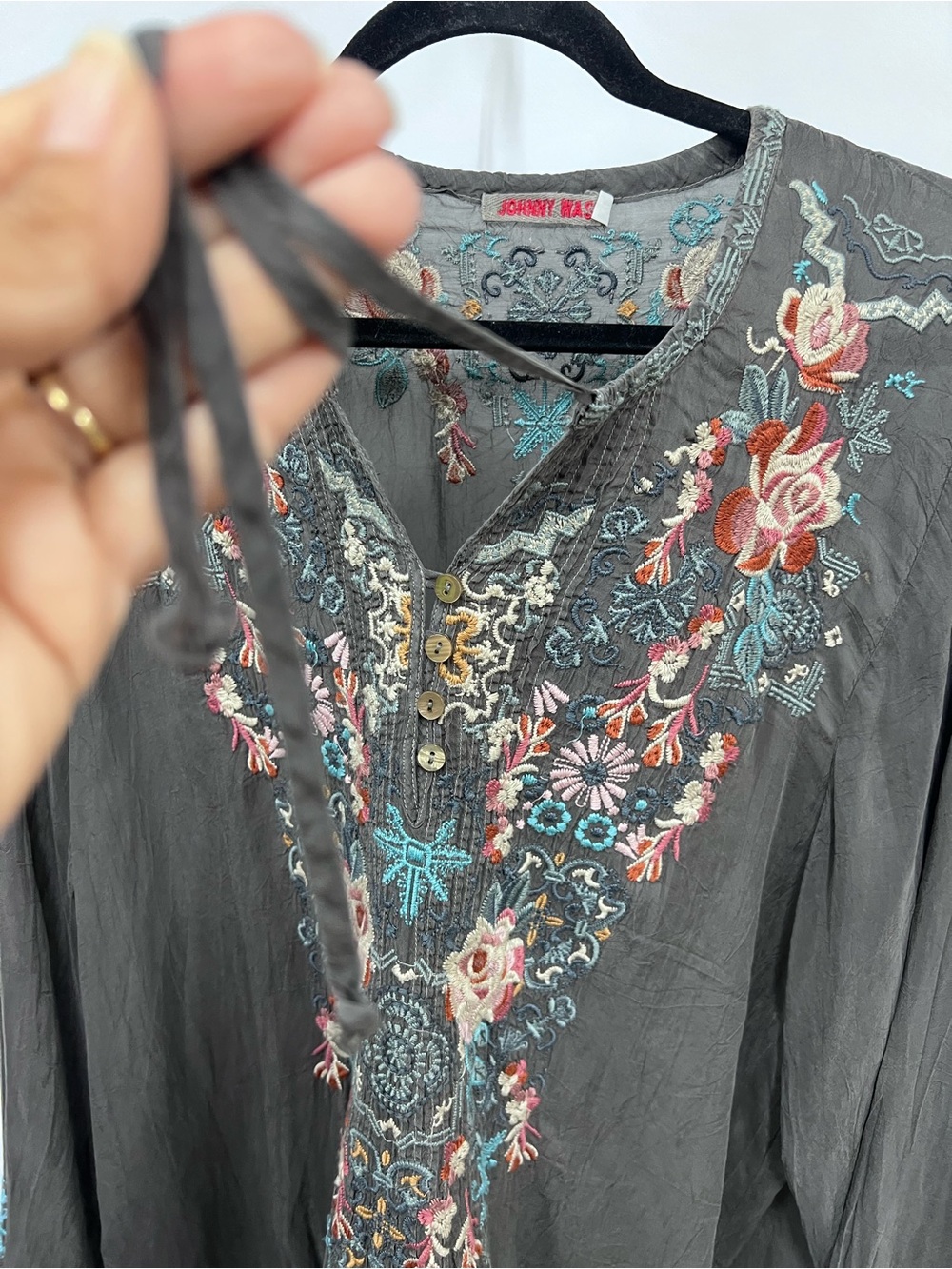 Johnny Was Charcoal grey  Embroidered V-Neck tie Top Floral front pockets - Picture 9 of 11